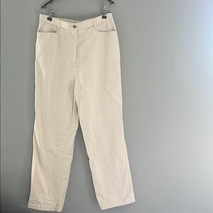 Cream Straight Leg Jeans with Classic Fit